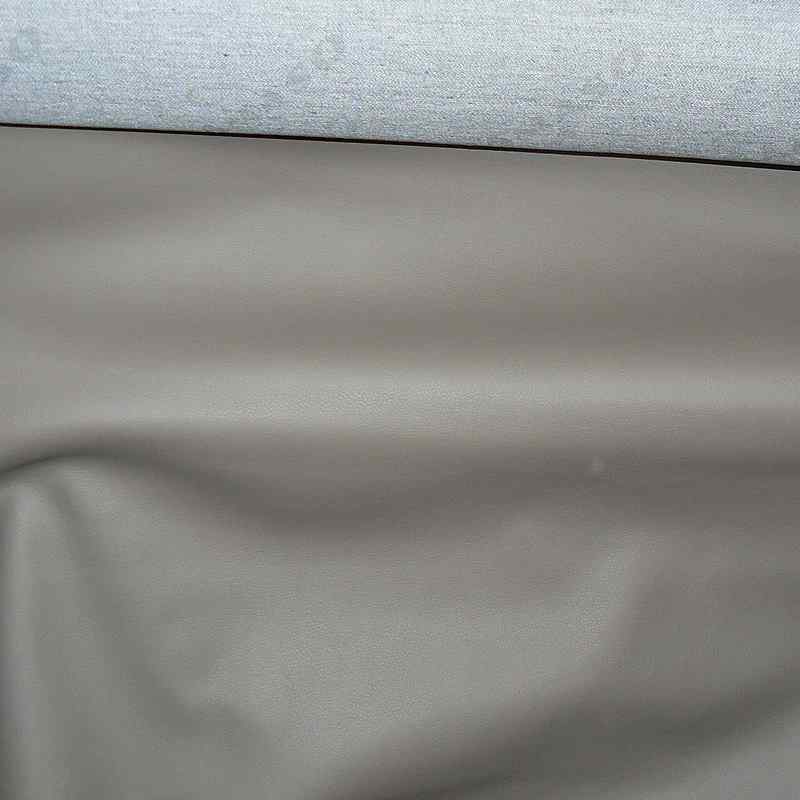 KK149 Koženka zbytek 45x140cm koženka šedá mat