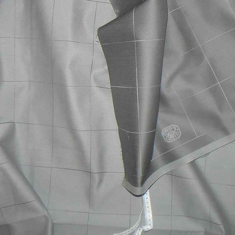 DU6 Vysoce kvalitní damašková ubrusovina žakárový vzor 176x140cm šedá vzor čtverce