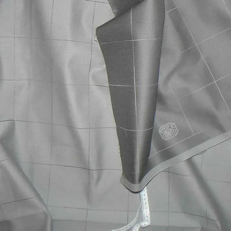 DU7 Vysoce kvalitní damašková ubrusovina žakárový vzor 118x143cm tmavě modrá obdélníčky