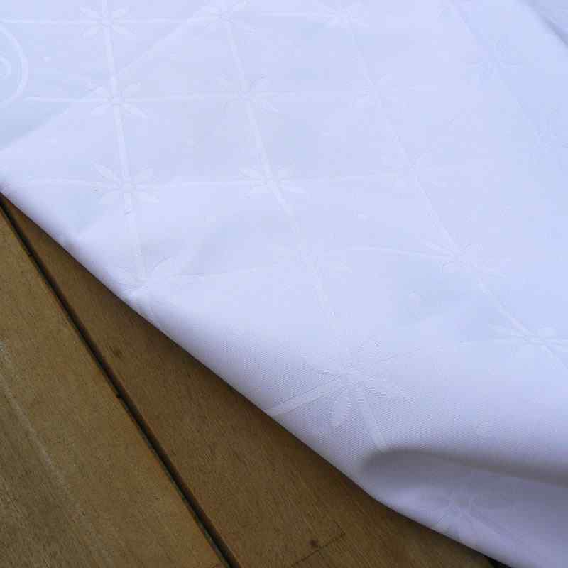 DU10 Vysoce kvalitní damašková ubrusovina žakárový vzor 189x140cm bílá kvítky