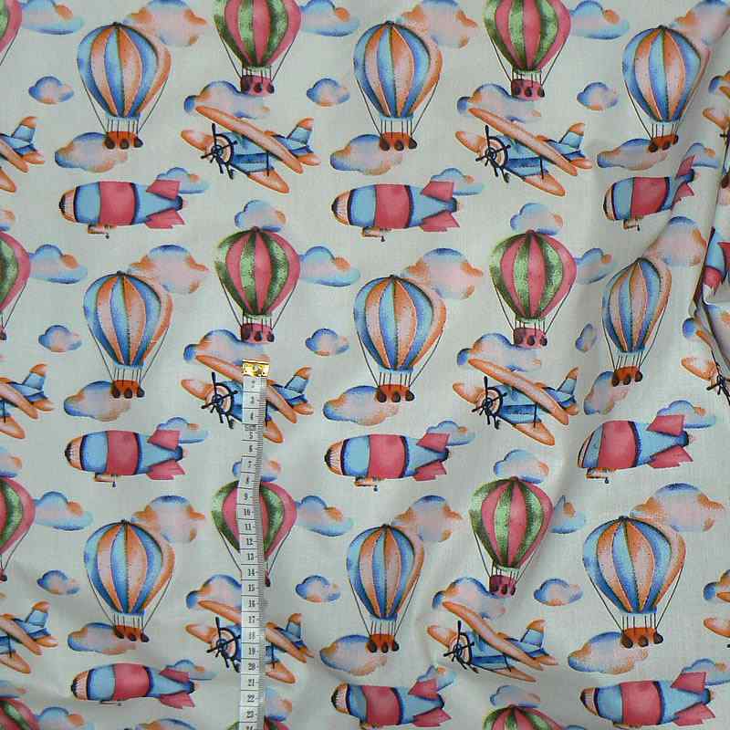 0429D Bavlněná látka plátno 40x79cm balony letadla na sv. modré