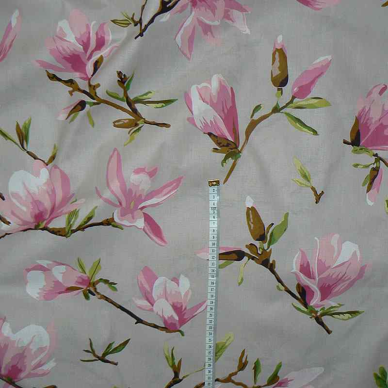 0172D Bavlněná látka 40x79cm magnolie na šedobéžové