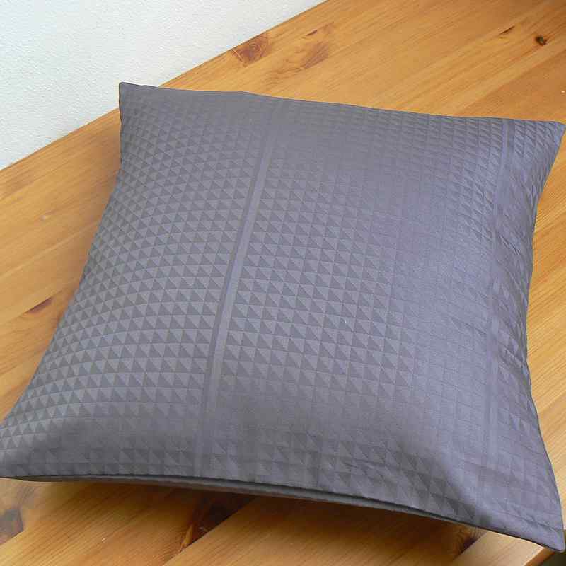 DA1052 Exkluzívní bavlněná látka triangel šedá - damašek 43x280cm