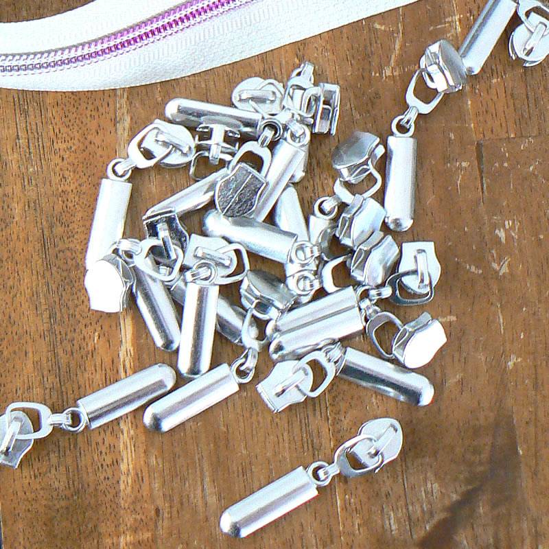 Dekorační obdélníkový kovový jezdec na spirálový zip 5mm