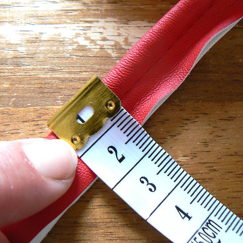 KP zbytek 400cm Koženková paspulka (výpustka) 12mm širší červená
