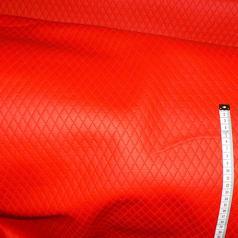 KK307/4 Exkluzívní koženka zbytek 34x128cm koženka kosočtverečky červená 1x1 na vatelínu