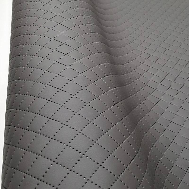 KK334/a Exkluzívní koženka zbytek 52x69cm koženka čtverce 2x2cm šedohnědá na vatelínu