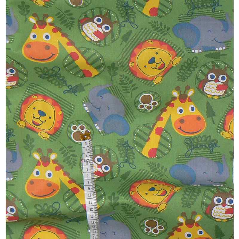 0980 Bavlněná látka 40x79cm zvířátka na zelené zbytek na patchwork