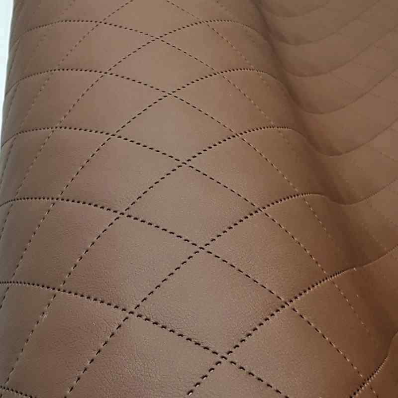KK402/2 Exkluzívní koženka zbytek 62x140cm koženka čtverce hnědá čokoláda 5x5cm na vatelínu