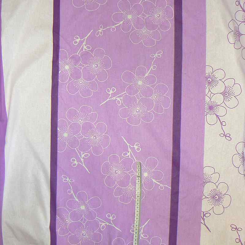 5V99 Bavlněná látka 83x74cm fialková bílé květy zbytek na patchwork