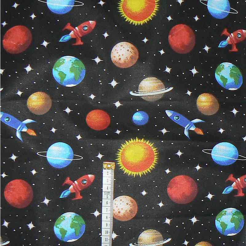 6A61 Bavlněná látka plátno 35x54cm planety na černé