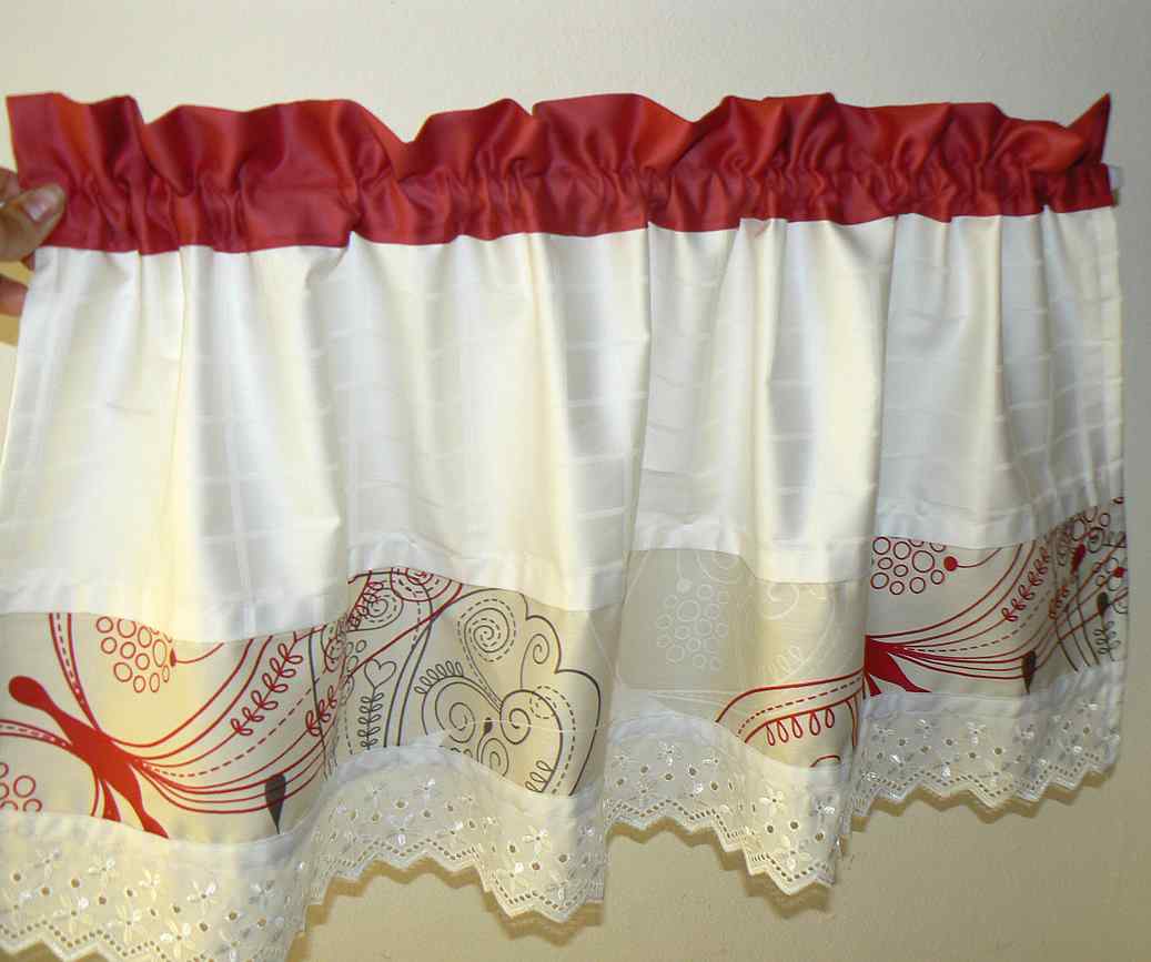 6C67 SLEVA 50% Bavlněný satén 840x15cm béžovočervená motýl