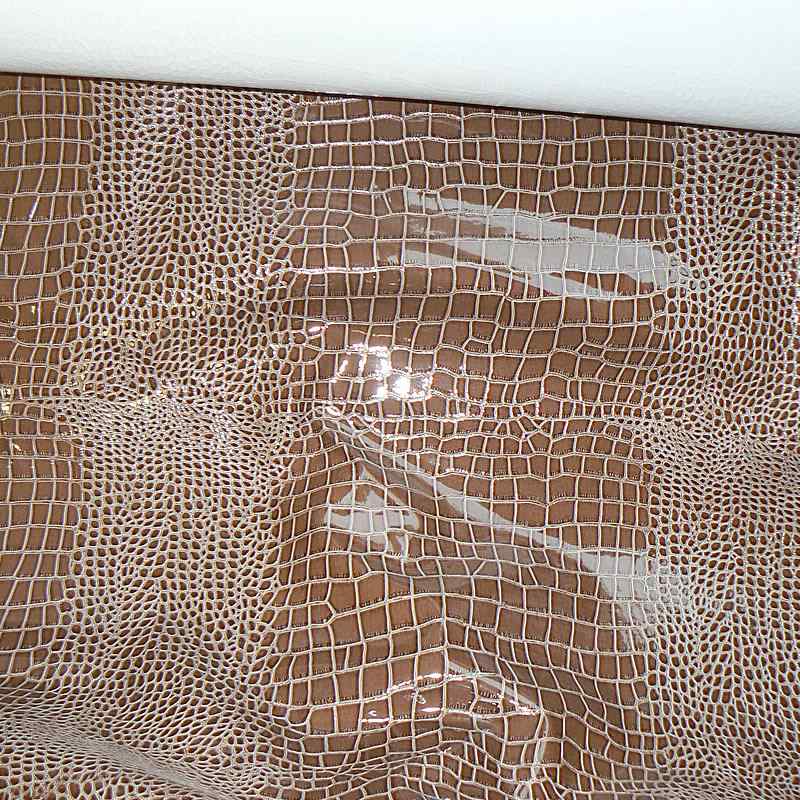 KK138/1 Exkluzívní koženka s plastickým vzorem zbytek 50x106cm koženka hnědá lesk
