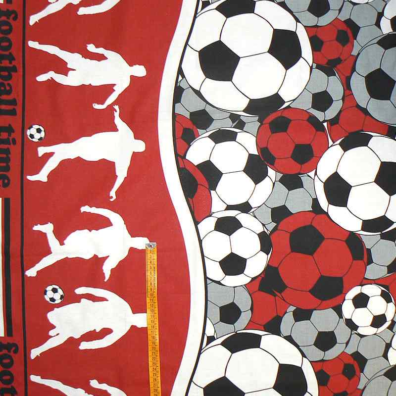 Bavlněná látka 26x78cm fotbalisté červená zbytek na patchwork (1P124)
