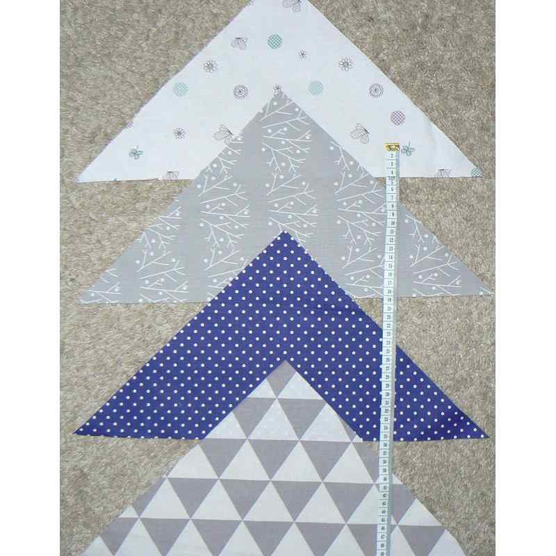 Balíček bavlněných látek 34x34x47(8ks) balíček puntík na patchwork (bal67)