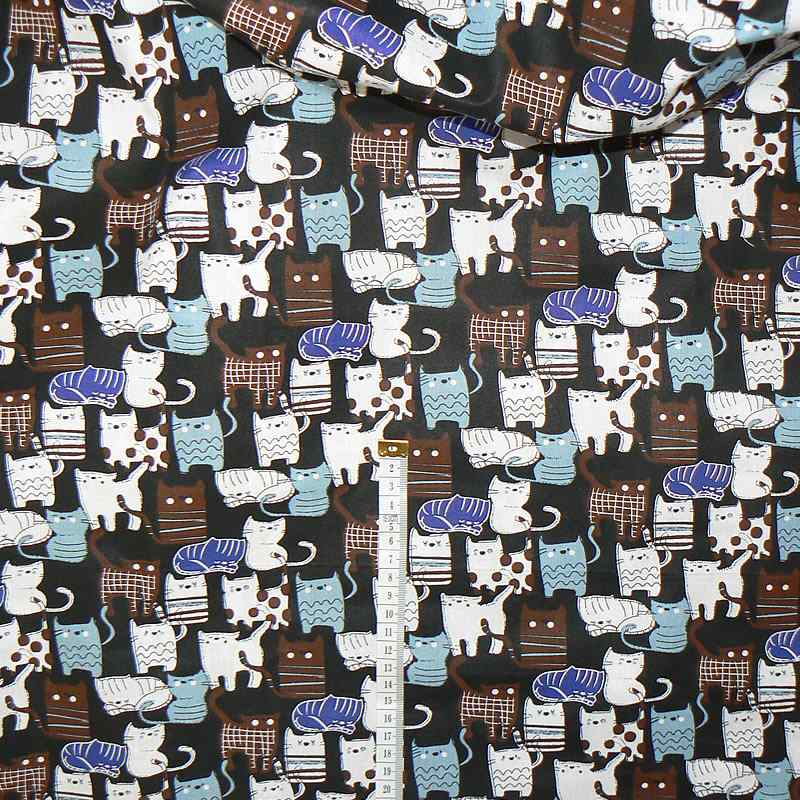 0277D Bavlněná látka 40x79cm kočičky na černé zbytek na patchwork