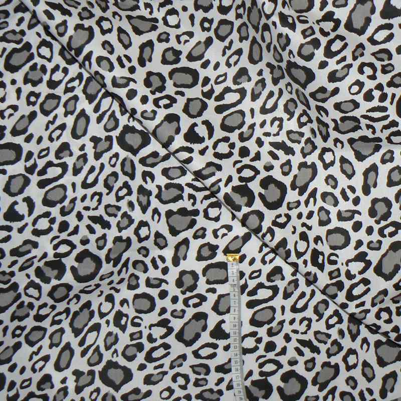 0425D Bavlněná látka plátno 40x79cm panter černobílá