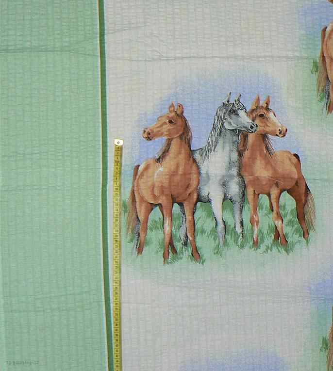 Bavlněný krep látka koně zelená 85x63cm patchwork (I39)