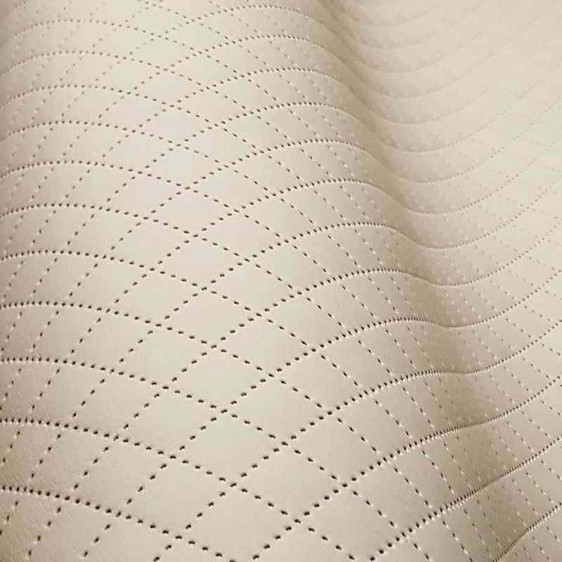 KK328 Exkluzívní koženka zbytek 45x140cm koženka čtverce 2x2cm béžová na vatelínu