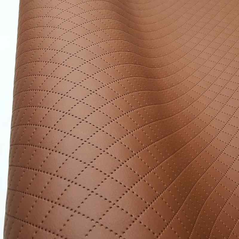 KK333/a Exkluzívní koženka zbytek 14x140cm koženka čtverce 2x2cm hnědá na vatelínu