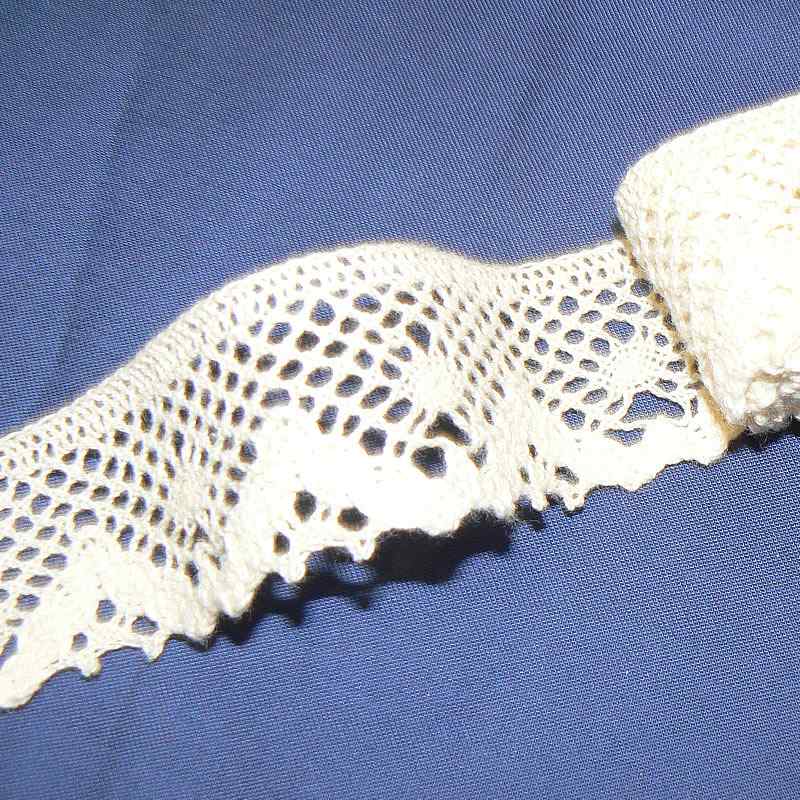 KP16 Bavlněná krajka paličkovaná přírodní 170x4cm zbytek