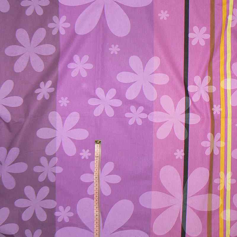 5V182 Bavlněná látka 75x80cm fialková květy zbytek na patchwork