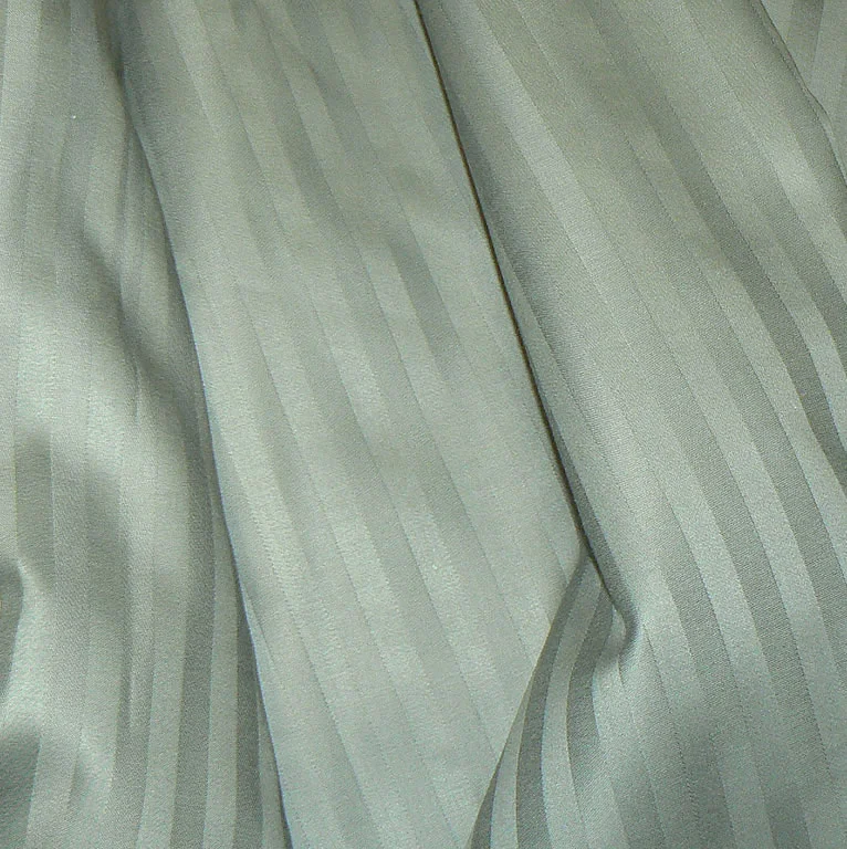 6I75 Bavlněná látka damašek 38x137cm zelená tmavá proužky 1cm