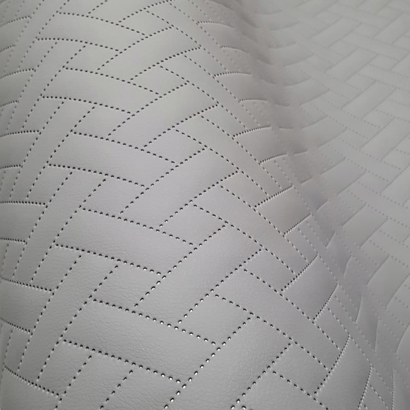 KK423 Exkluzívní koženka zbytek 45x140cm koženka obdélník cikcak světle šedá na vatelínu