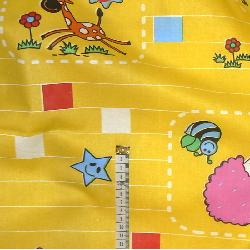 6M109 Bavlněná látka 43x30cm zvířátka na žluté zbytek na patchwork