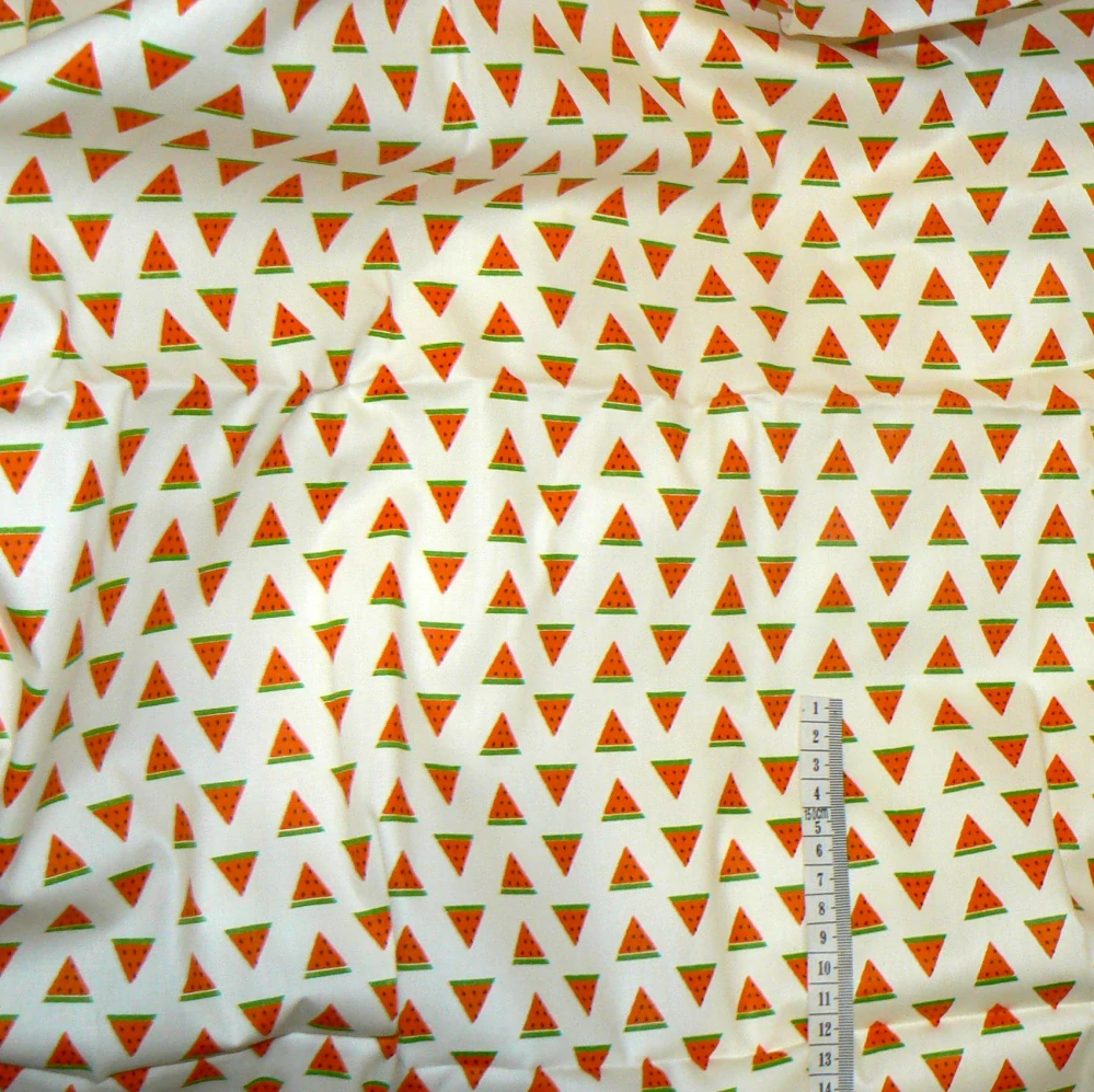 6O133 Bavlněná látka 40x79cm melouny na perlové zbytek na patchwork