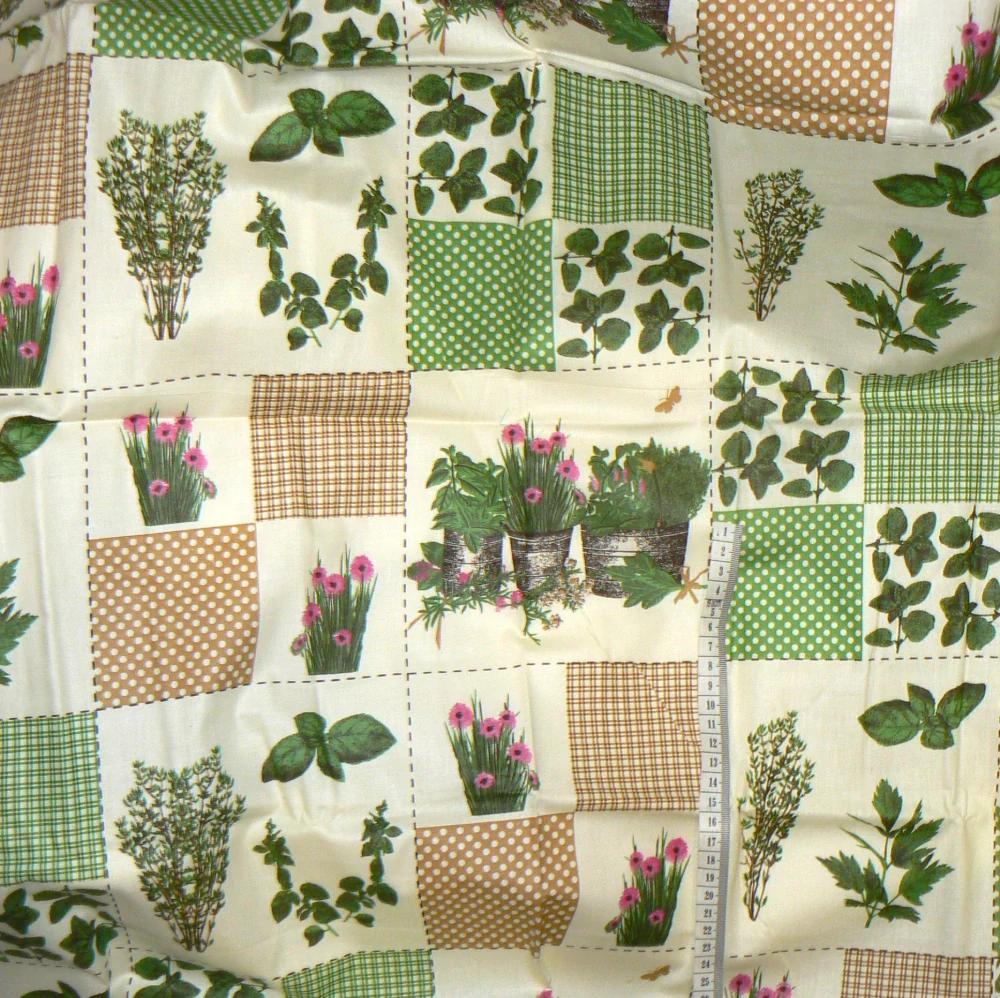6O135 Bavlněná látka 116x140cm bylinky listy na smetanové zbytek na patchwork