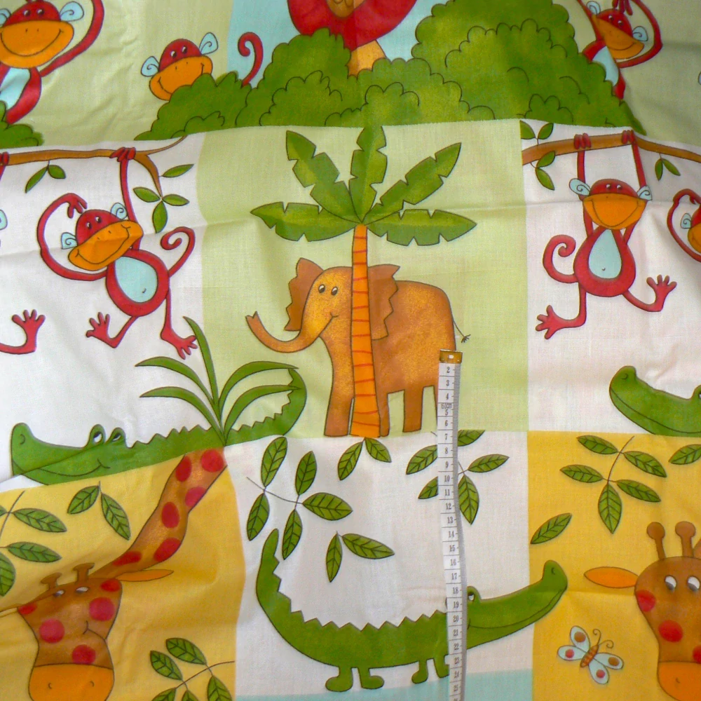 6O153 Bavlněná látka 112x139cm velká zvířátka zbytek na patchwork