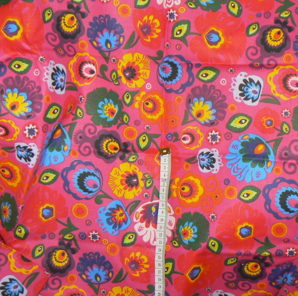 6O178 Bavlněná látka 50x79cm folklor vínová zbytek na patchwork