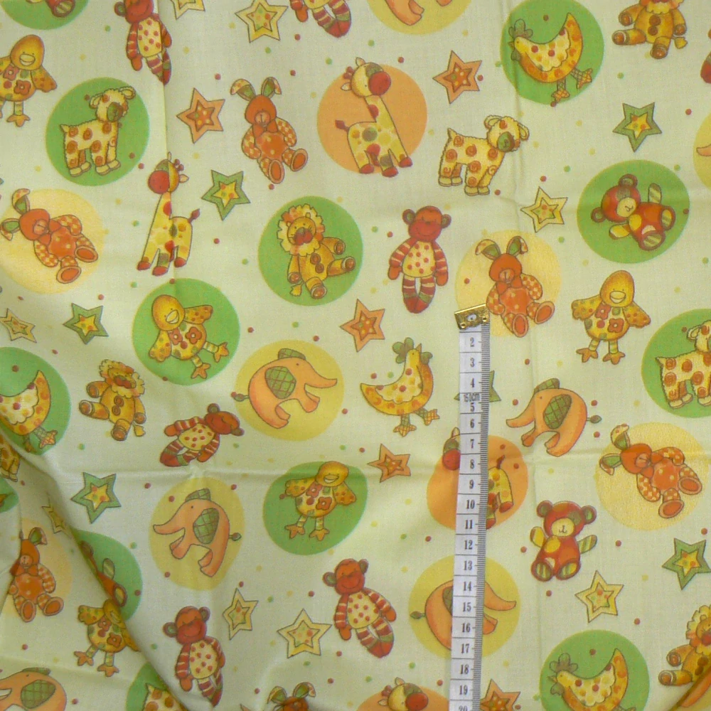 6O185 Bavlněná látka 50x70cm zvířátka zelenožlutá zbytek na patchwork