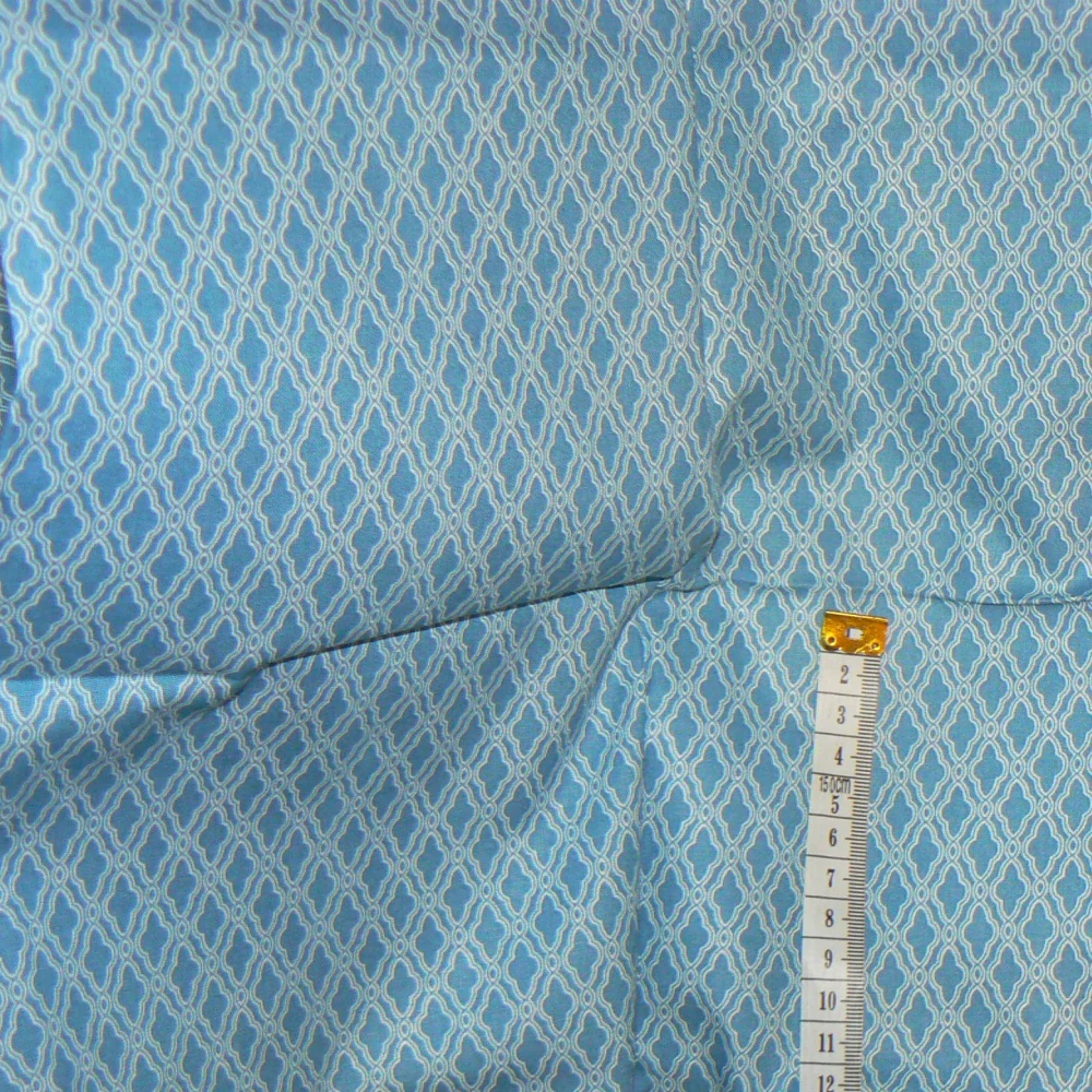 6O203 Bavlněná látka 50x82cm modrá ornamentyzbytek na patchwork