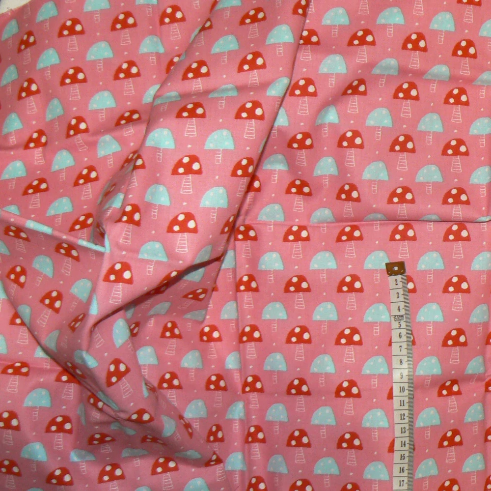 6O214 Bavlněná látka 50x80cm houbičky na růžové zbytek na patchwork