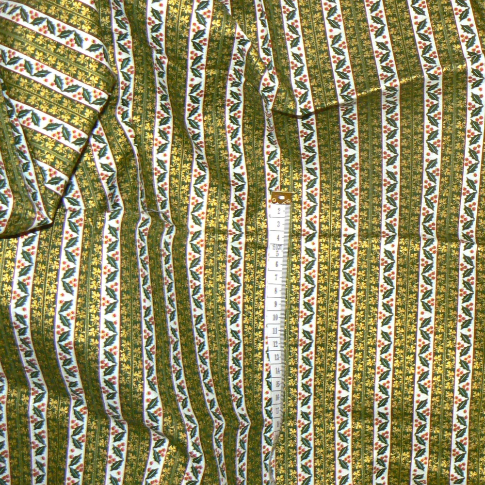 6O256 Bavlněná látka 50x120cm zlatotisk zelená pruhy zbytek na patchwork