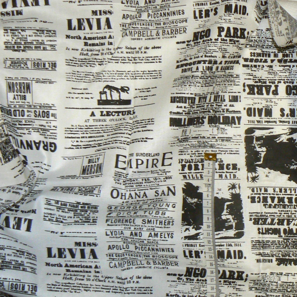 6O305 Bavlněná látka 50x110cm noviny černobílá zbytek na patchwork