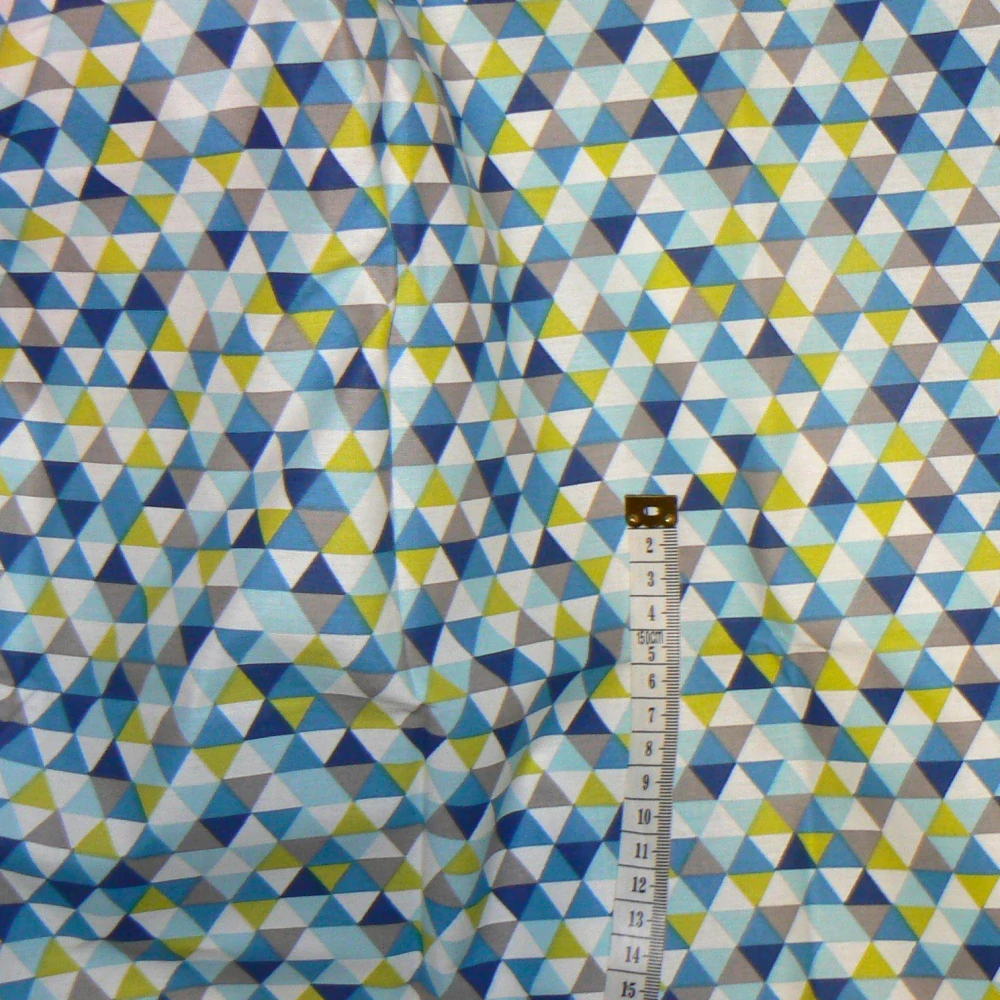6P17 Bavlněná látka 30x16cm trojúhelníčky modrošedá zbytek na patchwork