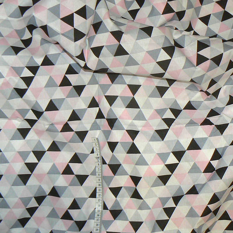 6R87 Bavlněná látka plátno 81x78cm trojúhelníčky růžovošedá