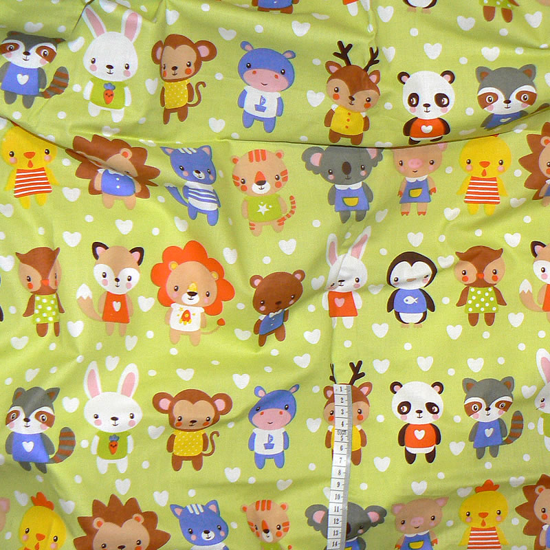 6R223II.jakost Bavlněná látka plátno 56x80cm zvířátka na zelené zbytek na patchwork