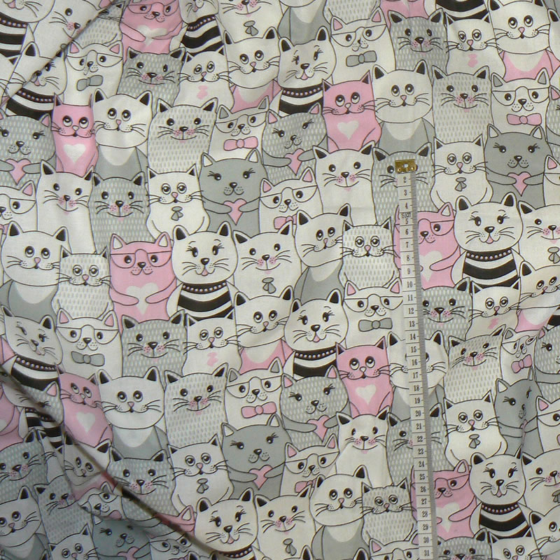 6R243 Bavlněná látka 64x79cm kočky černorůžová