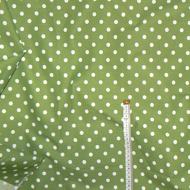 6T157 Bavlněná látka 40x60cm zelenobílá puntíky zbytek na patchwork