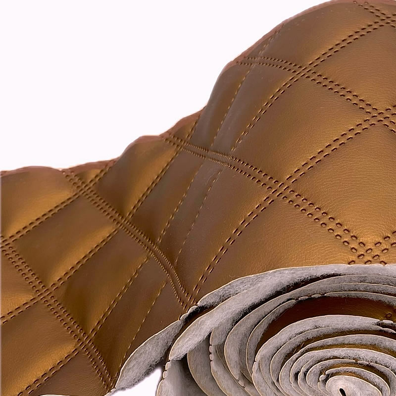 AKCE sleva 30% KZB05 Koženka zbytek 100x25cm koženka 7x7cm čtverce hnědozlatá na vatelínu