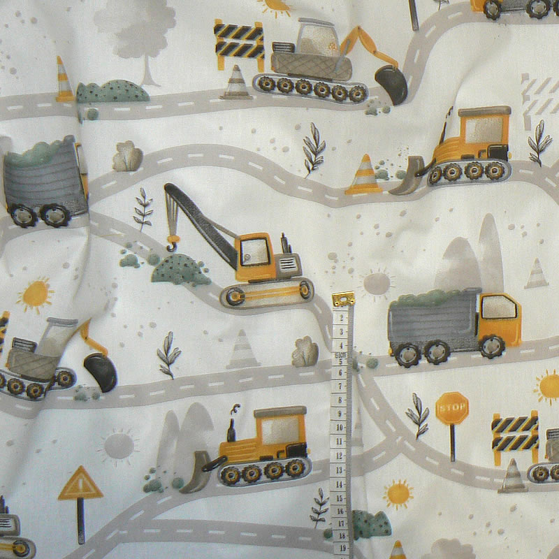 6T241 Bavlněná látka plátno 44x79cm stavební auta cesty zbytek na patchwork