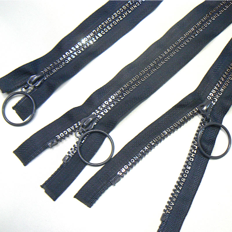 ZA50A Zip abeceda plastový dělitelný 50cm s dekorativním jezdcem šířka spirály 5mm šedo-stříbrná