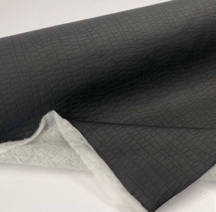 KK1001/1 Exkluzívní koženka zbytek 15x140cm koženka krokodýl černá na vatelínu