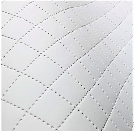 KK425/1 Exkluzívní koženka zbytek 59x140cm koženka čtverce 3x3cm bílá na vatelínu