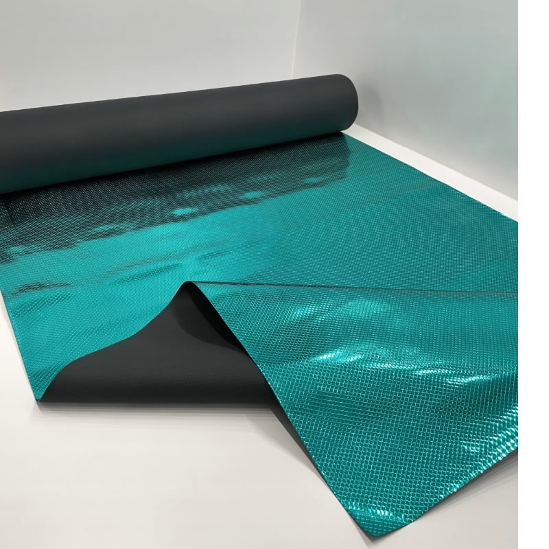 KK600 Exkluzívní koženka zbytek 45x137cm koženka zelená metalíza šupiny