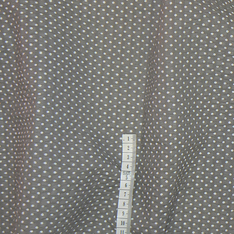 7E19 Bavlněný krep látka 30x50cm bílé puntíčky na šedé zbytek na patchwork